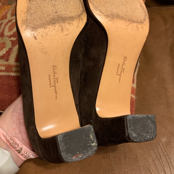 8.5 Ferragamo Brown Suede Block Heel pumps - Picture 9 of 15